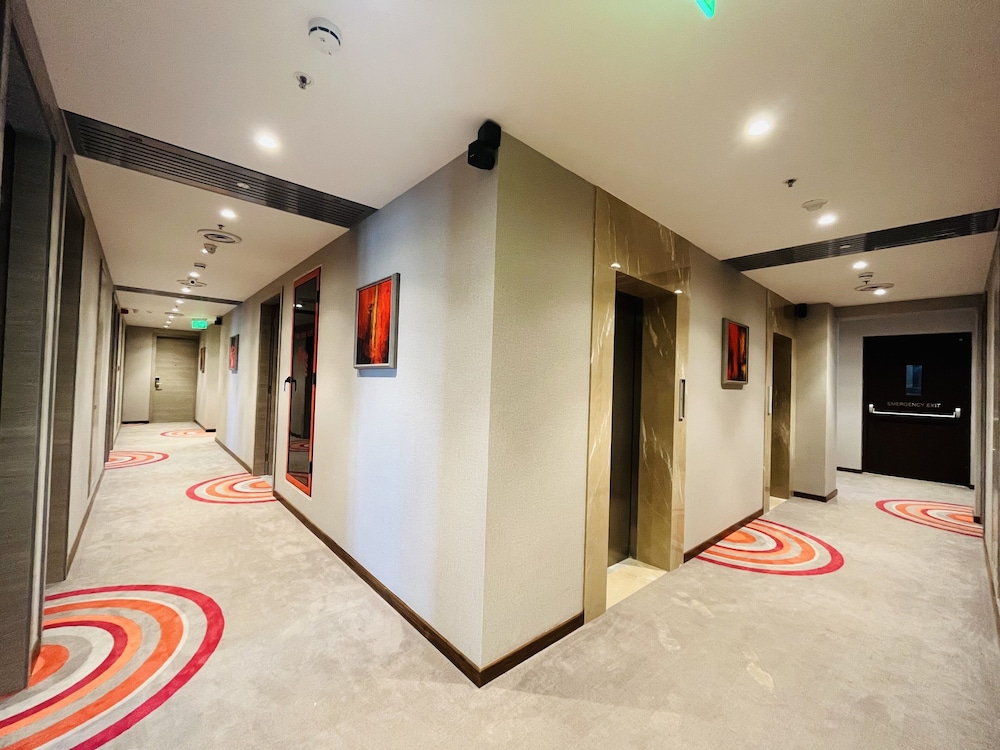 Lobby at Ginger Mumbai Goregaon, MUMBAI