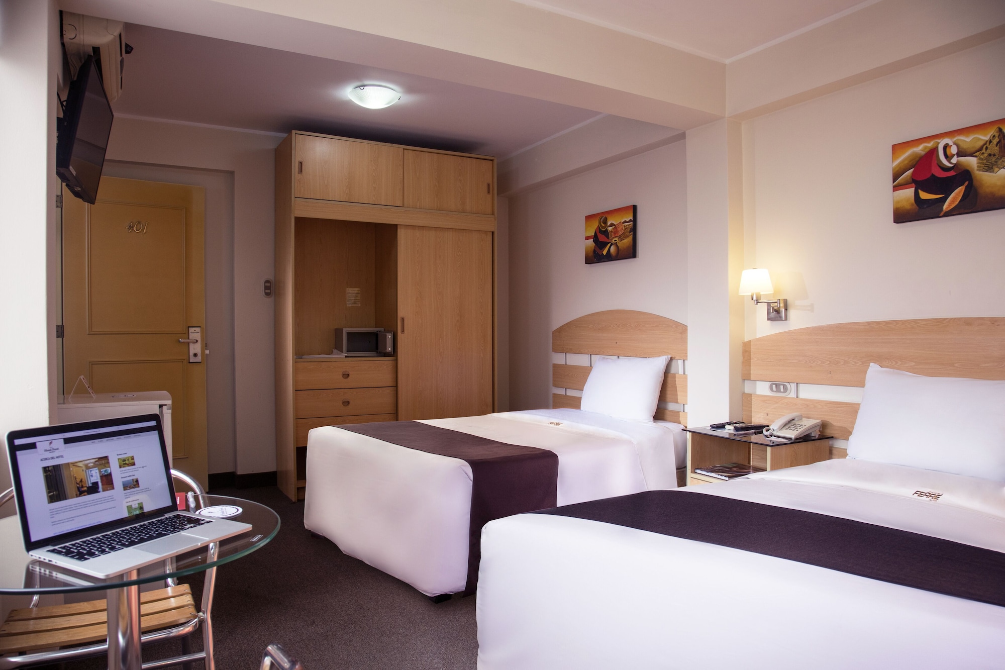 Basic, Twin Beds