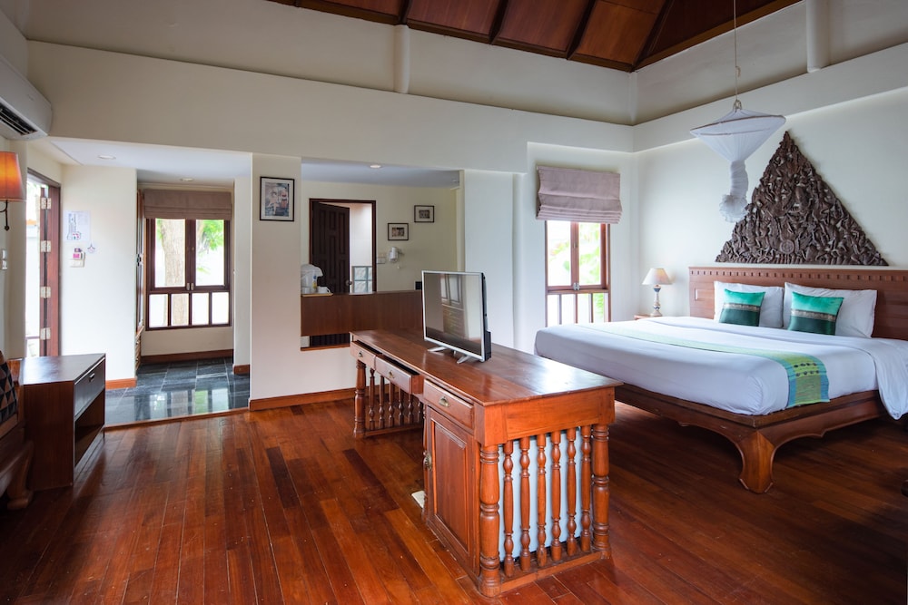 Royal Lanta Resort & Spa 24/71