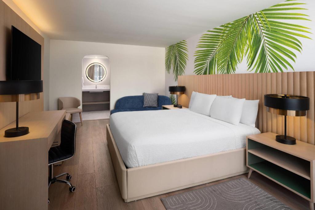 Upgrade, King Bed