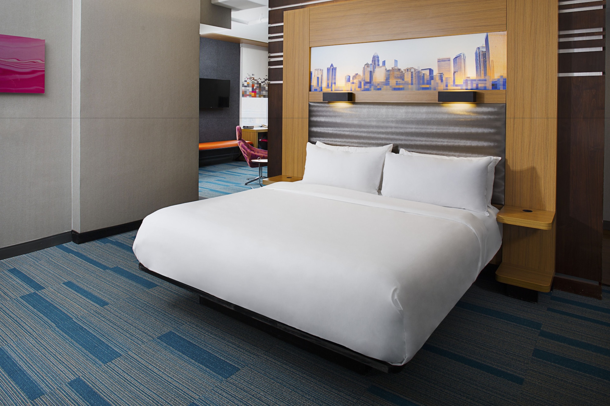 Room, King Bed, Accessible, Aloft Charlotte City Center 2/5