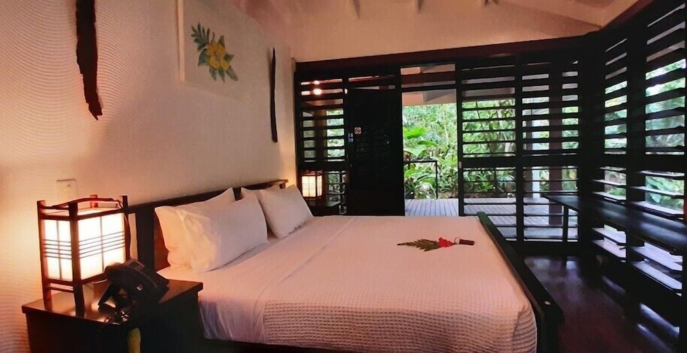Garden, King Bed