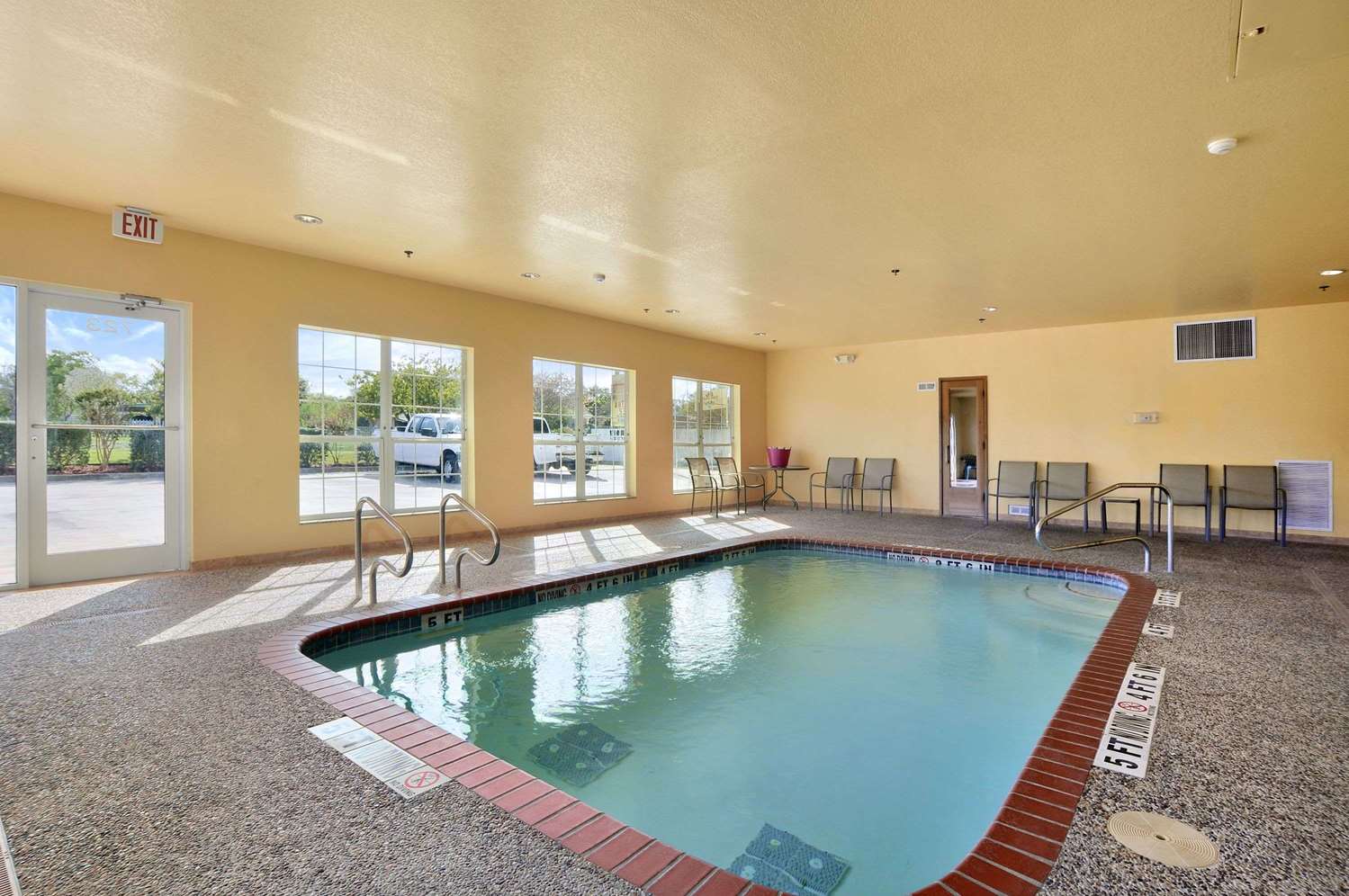 Super 8 By Wyndham San Antonio/Alamodome Area 20/38