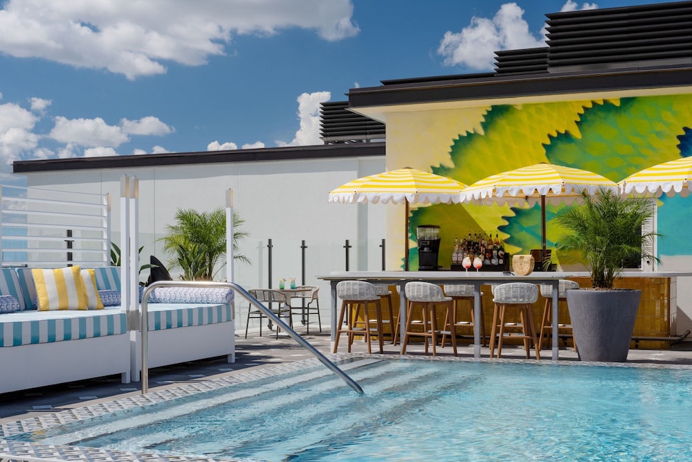 Moxy St Petersburg Downtown 5/37