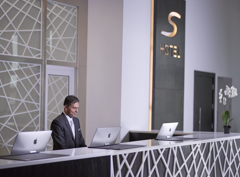 Lobby at S Hotel Bahrain, MANAMA