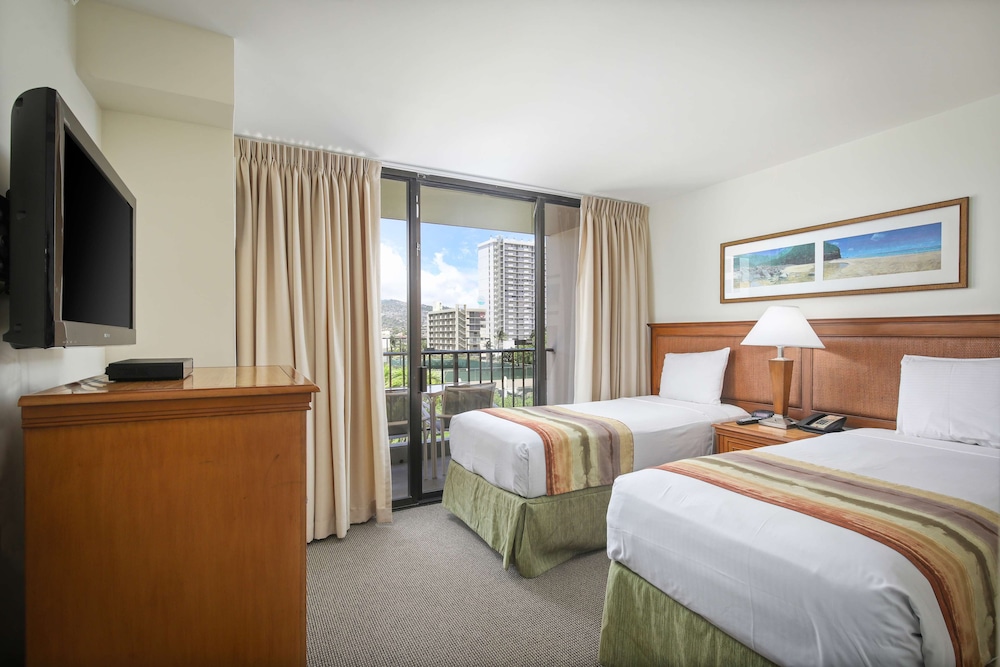 1 BEDROOM, SUITE