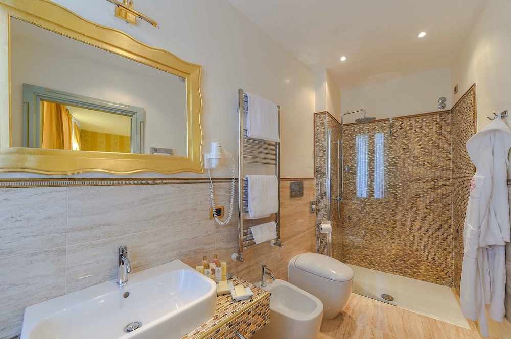 Hotel Savoia e Jolanda, WorldHotels Elite 64/66
