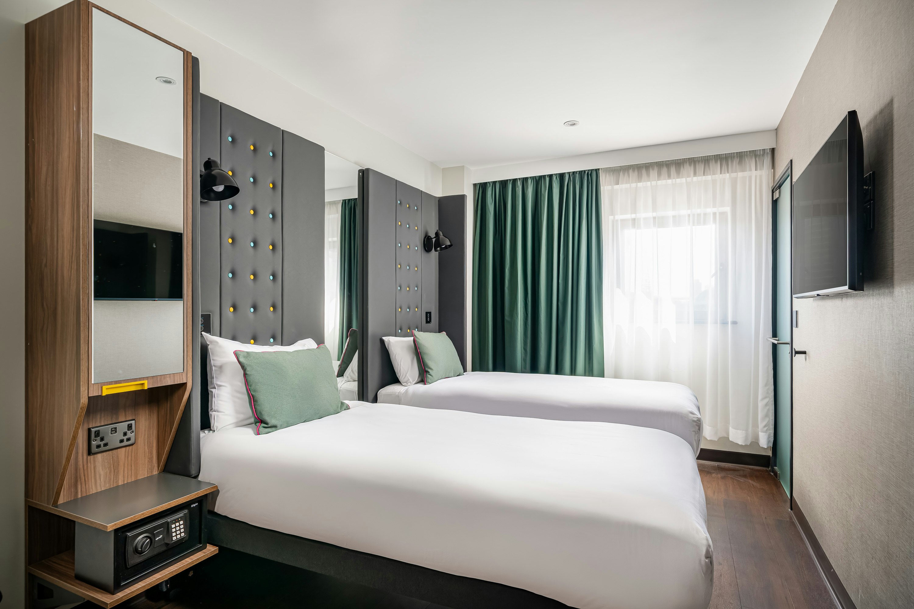 Cozy, Twin Beds