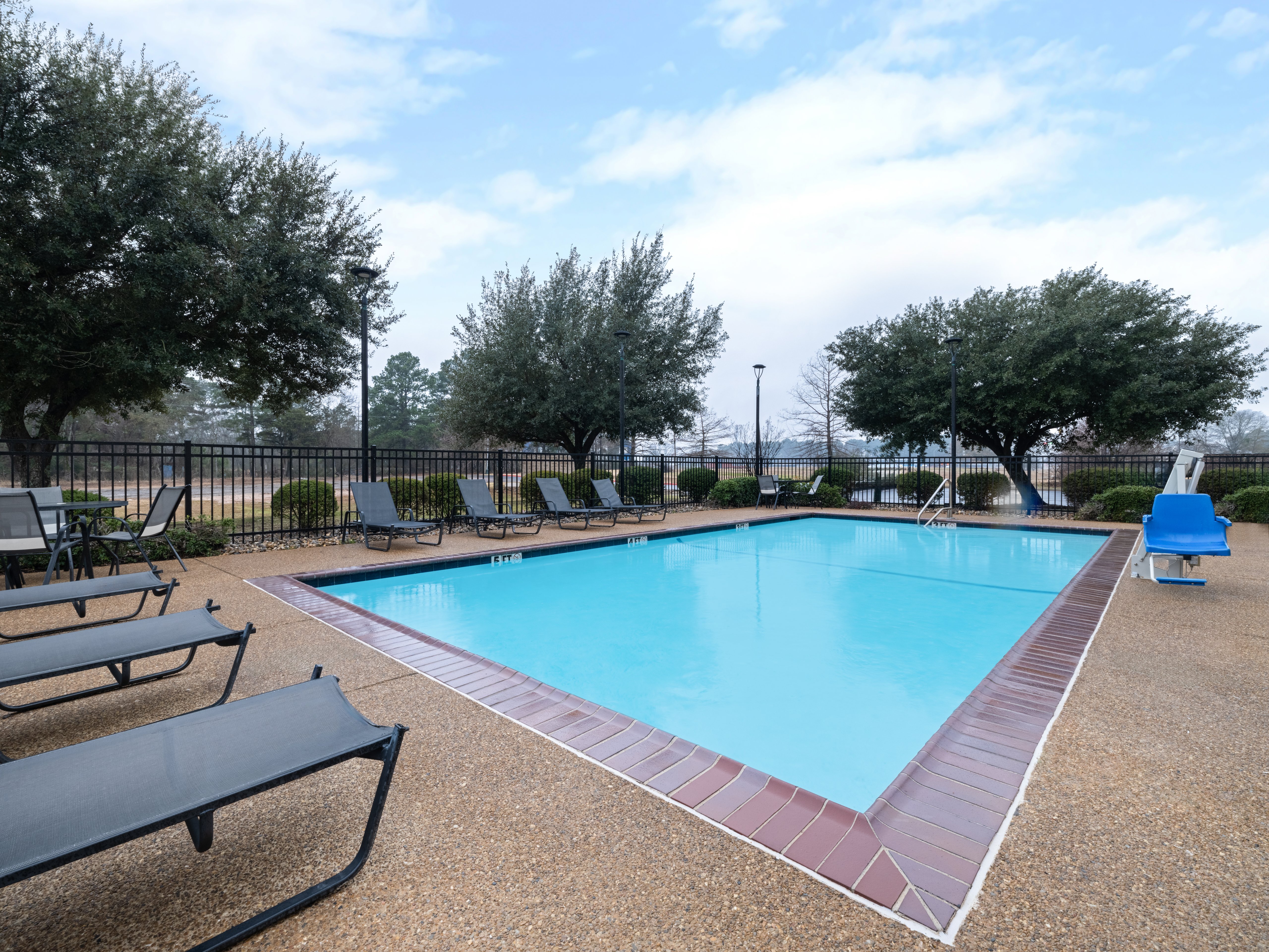 Garner Hotel Longview South by IHG 32/41