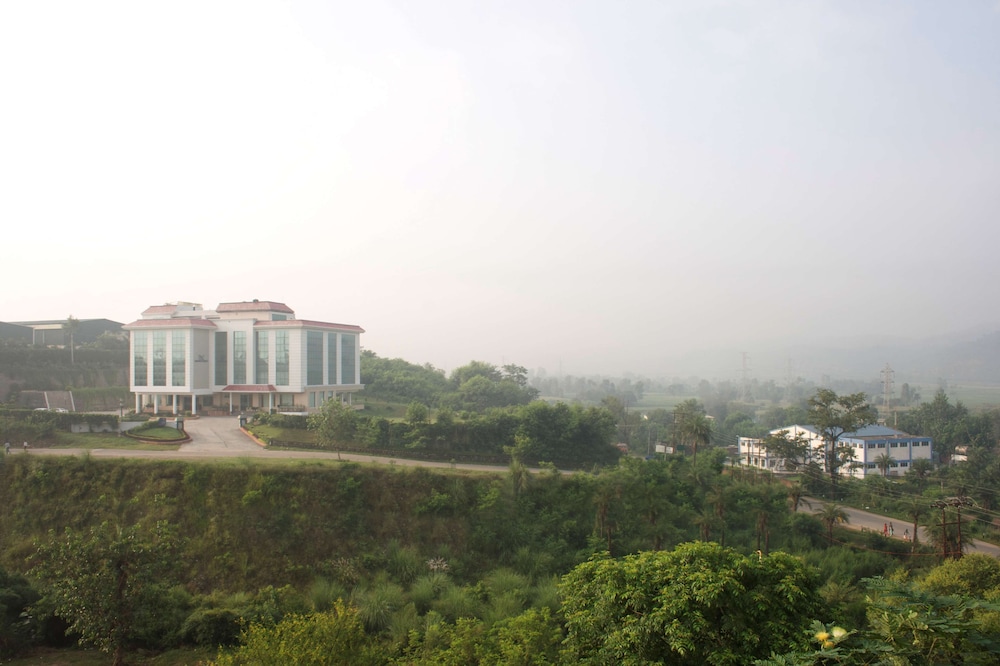 Hotel Legend Sarovar Portico 23/28