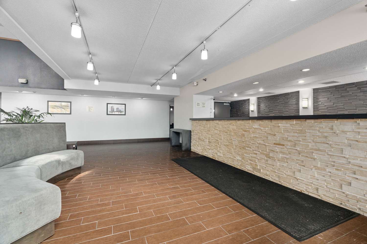 Quality Inn & Suites Mall of America - MSP Airport 4/38
