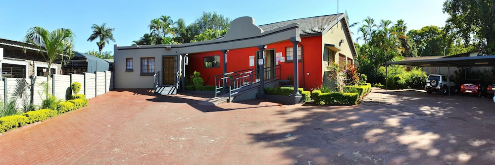 Lapologa Bed And Breakfast 25/34