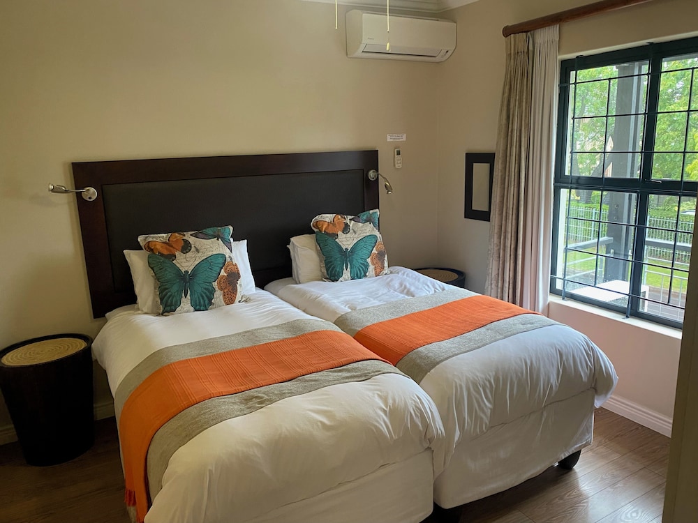 2 BEDROOMS, VILLA, APARTMENT