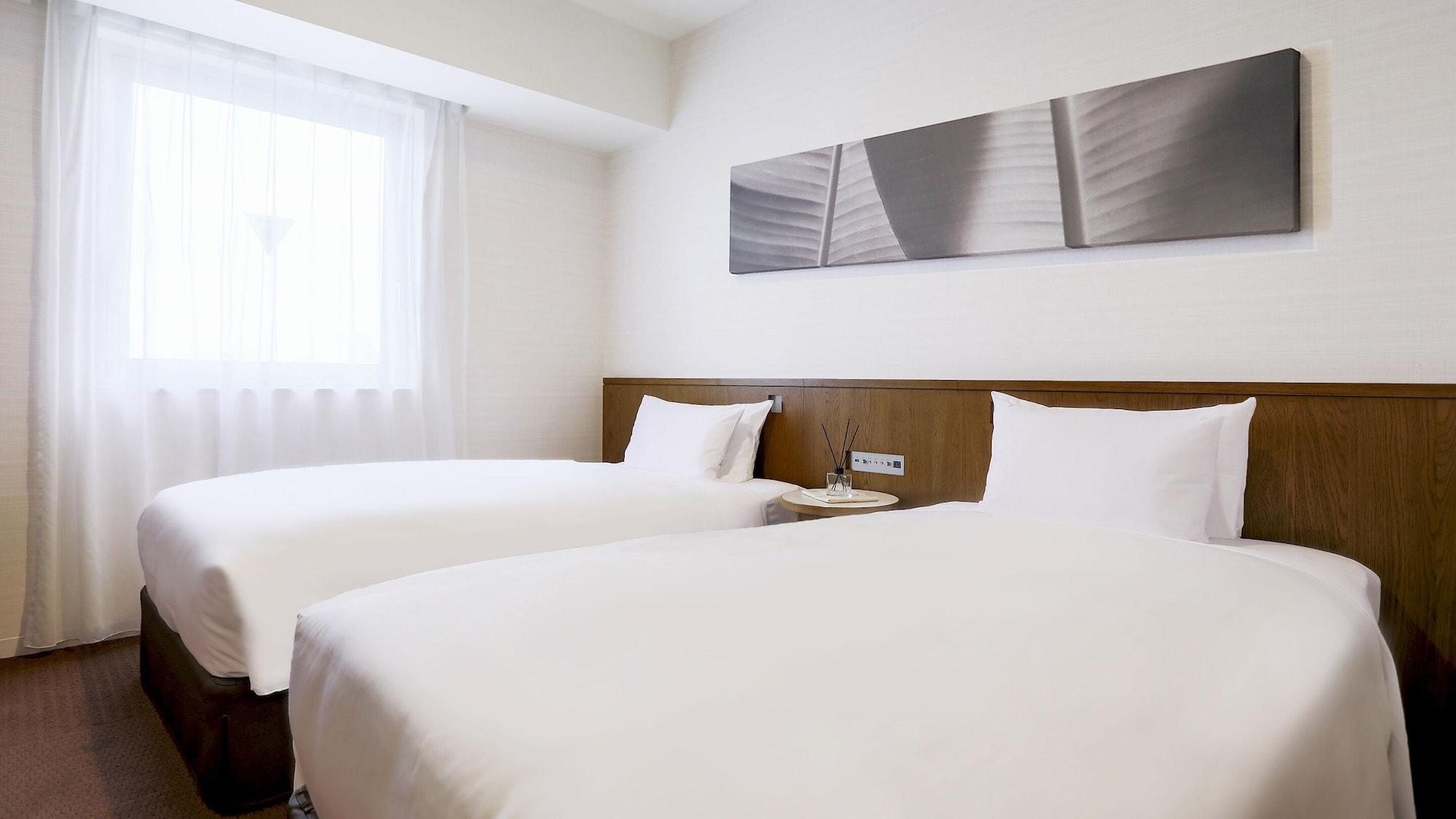 Adjoining, 2 Rooms, Twin Beds