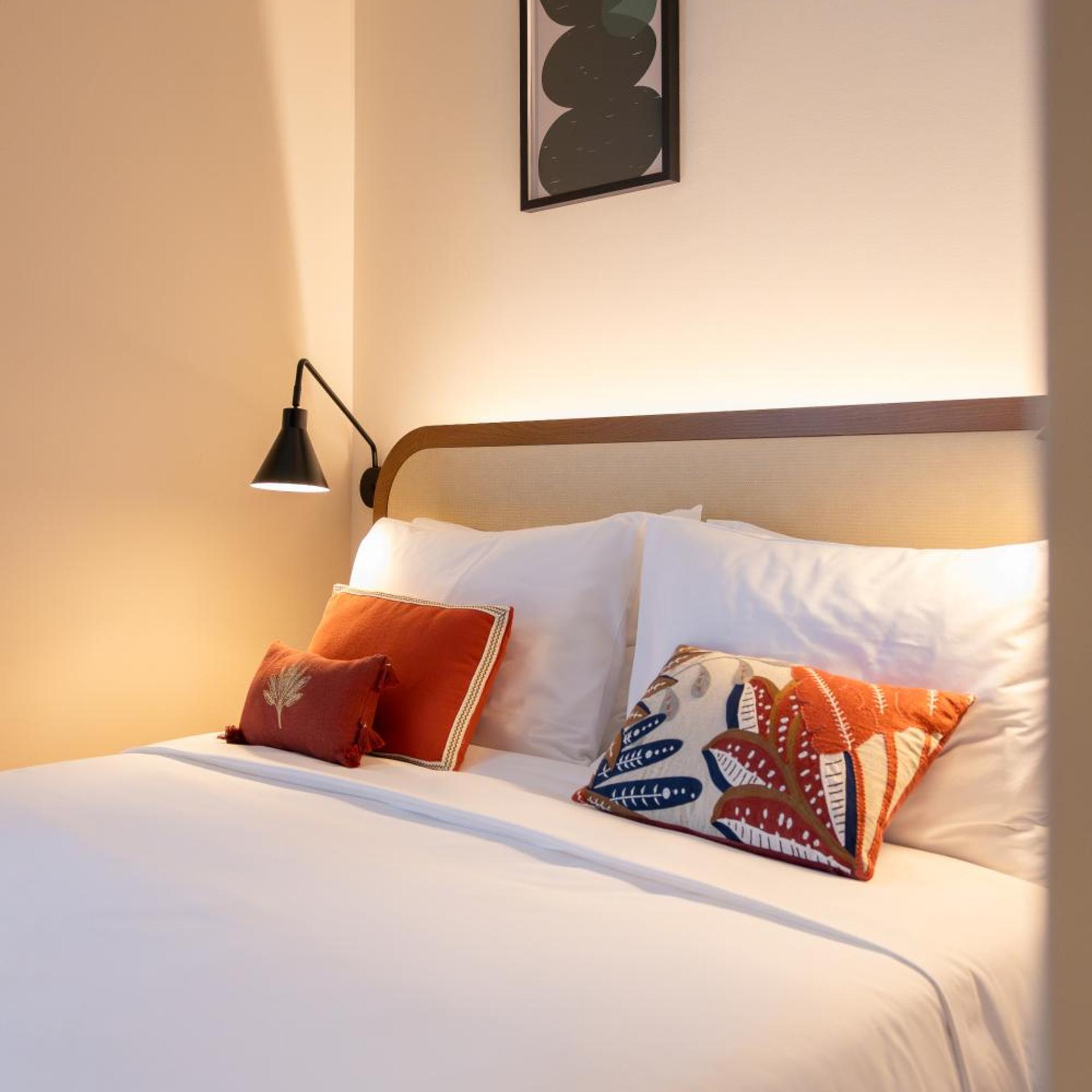 Standard, Queen Bed, HOOD Hotel 5/8