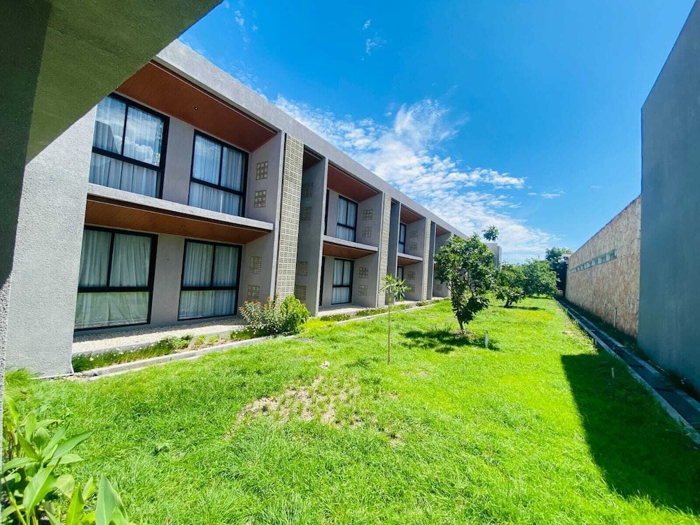 Kambaniru Beach Hotel and Resort 46/49