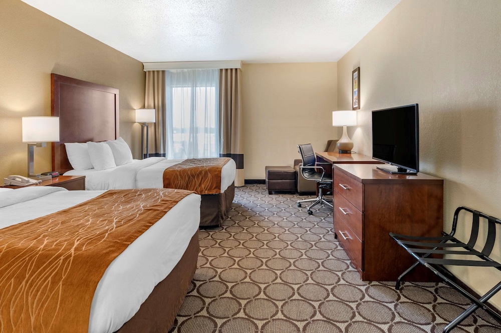 Spark by Hilton Cincinnati Airport South 11/30
