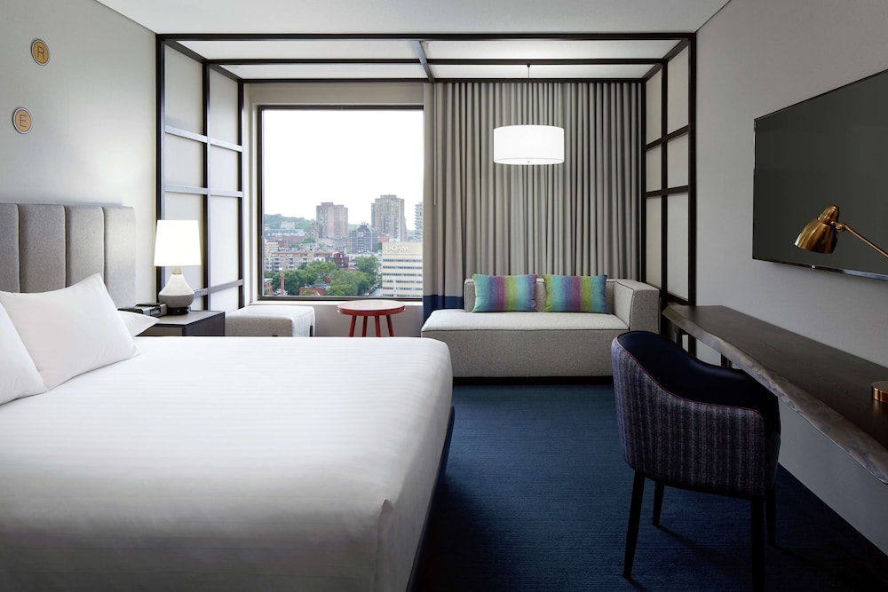 DoubleTree by Hilton Montreal 19/77