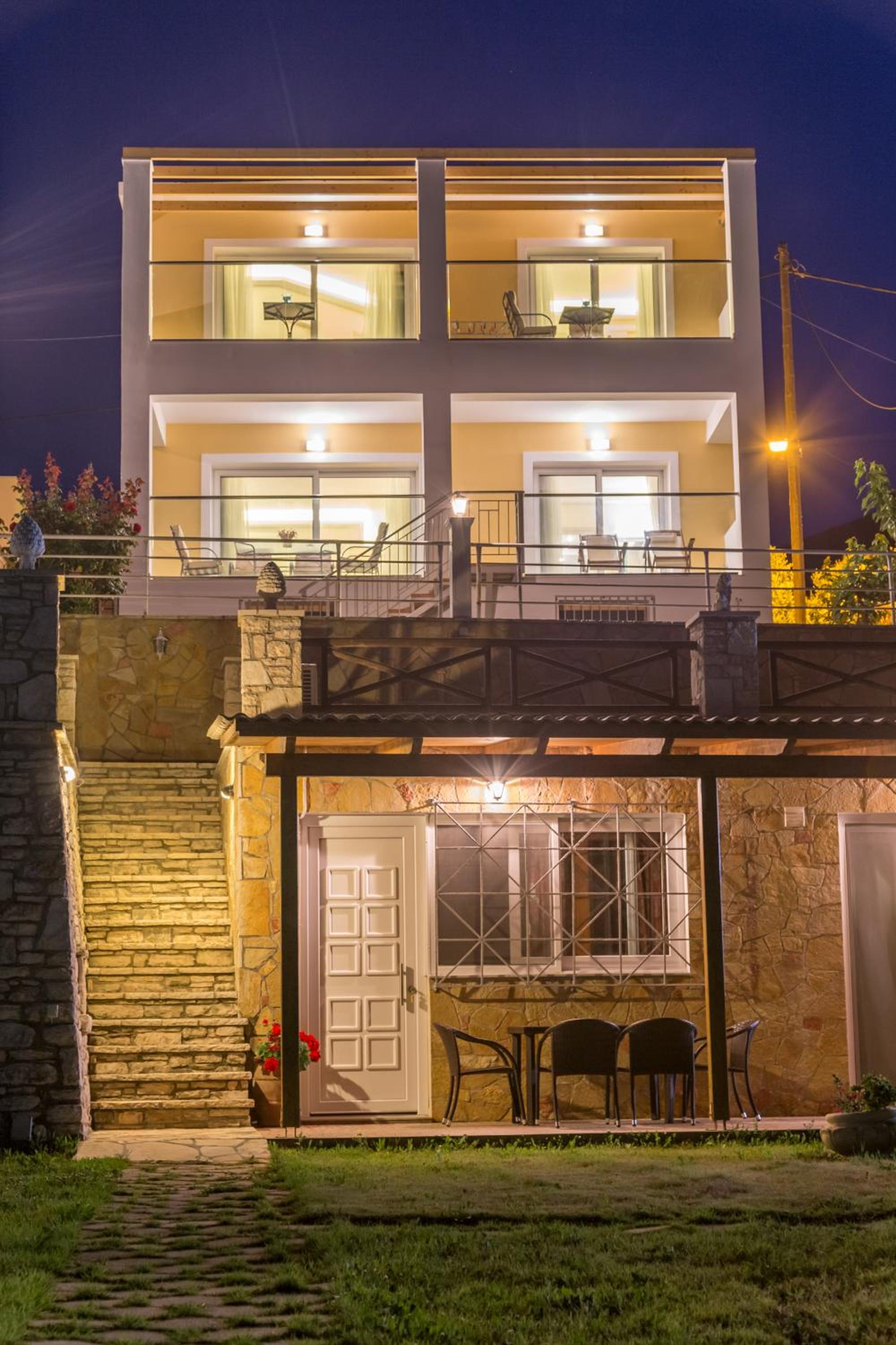 Laura Beach House 2/52