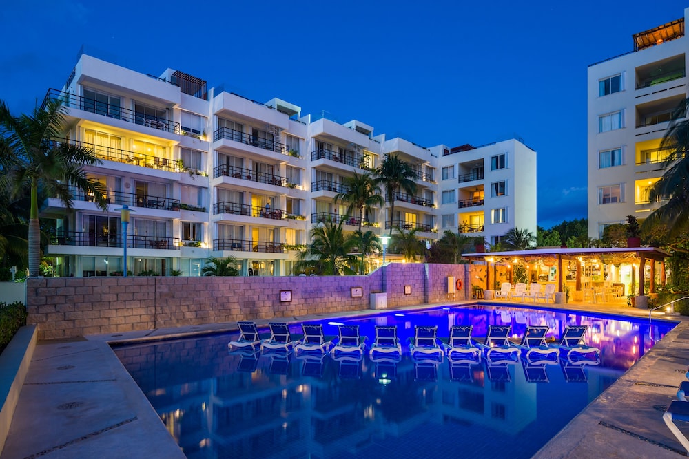 Ixchel Beach Hotel 2/50