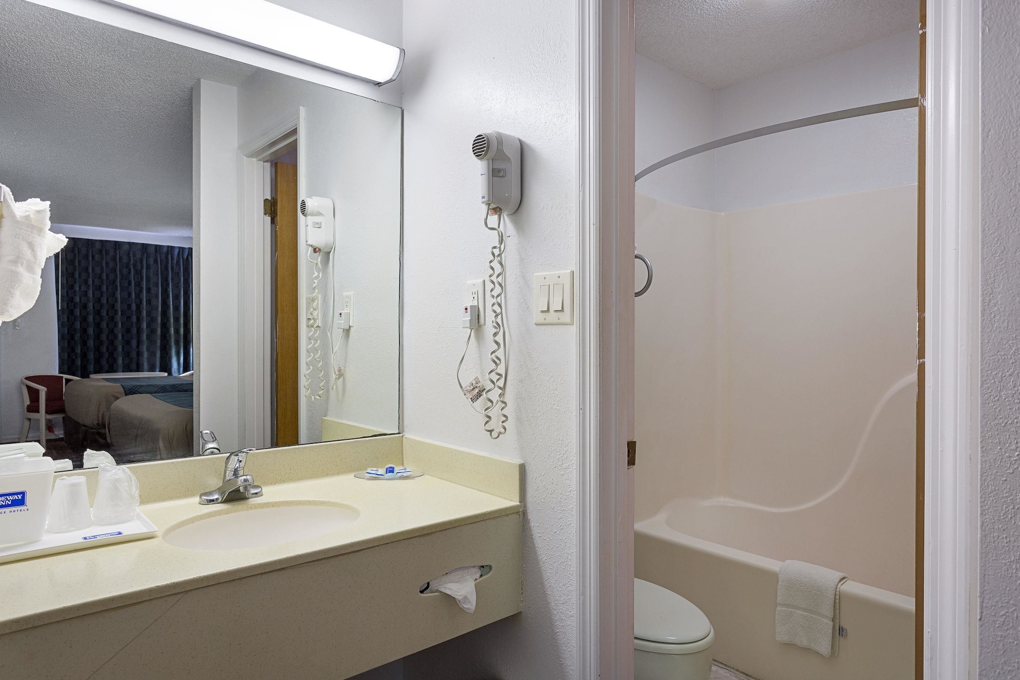 غرفة قياسية بسريرين كوين للمدخنين، Rodeway Inn Lake City I-75 6/6