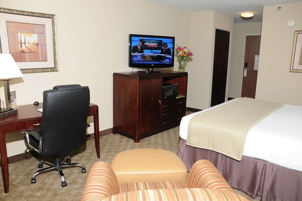 Holiday Inn Express Peachtree Corners Norcross 65/78