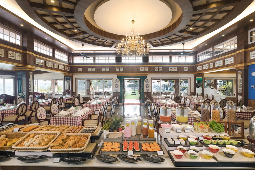 MAYFAIR Himalayan Spa Resort 37/45
