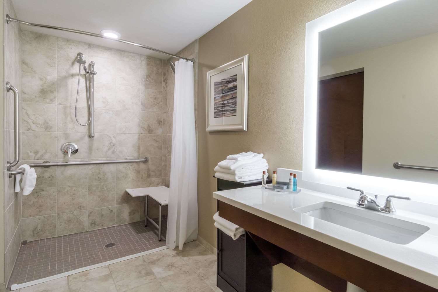 Hawthorn Suites By Wyndham Wheeling At the Highlands 43/45