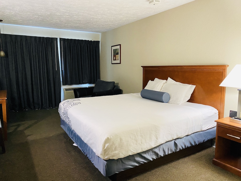 Standard, King Bed, River View, Balcony or Patio