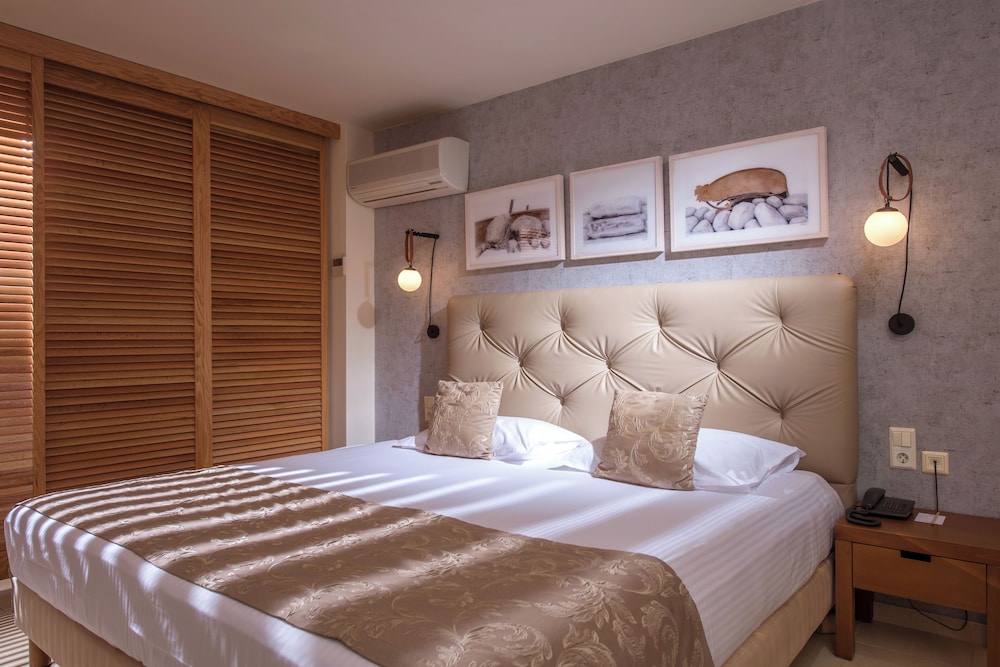 Room, King Bed, Garden or Pool View