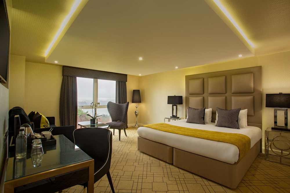 EXECUTIVE, KING BED, RIVER VIEW