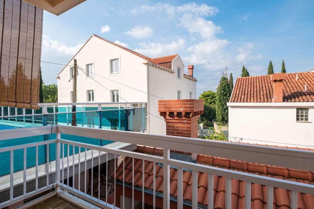 Villa Voinic 11/50
