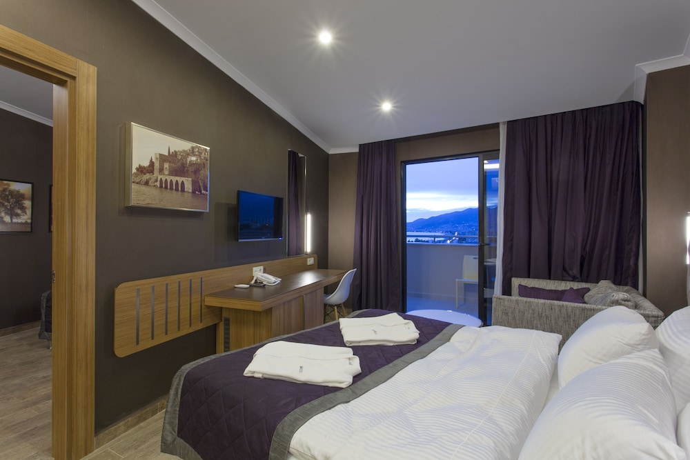 Michell Hotel - Adult Only 18/50
