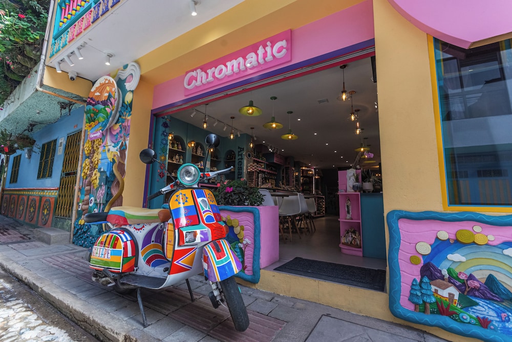 Hotel Chromatic 44/50