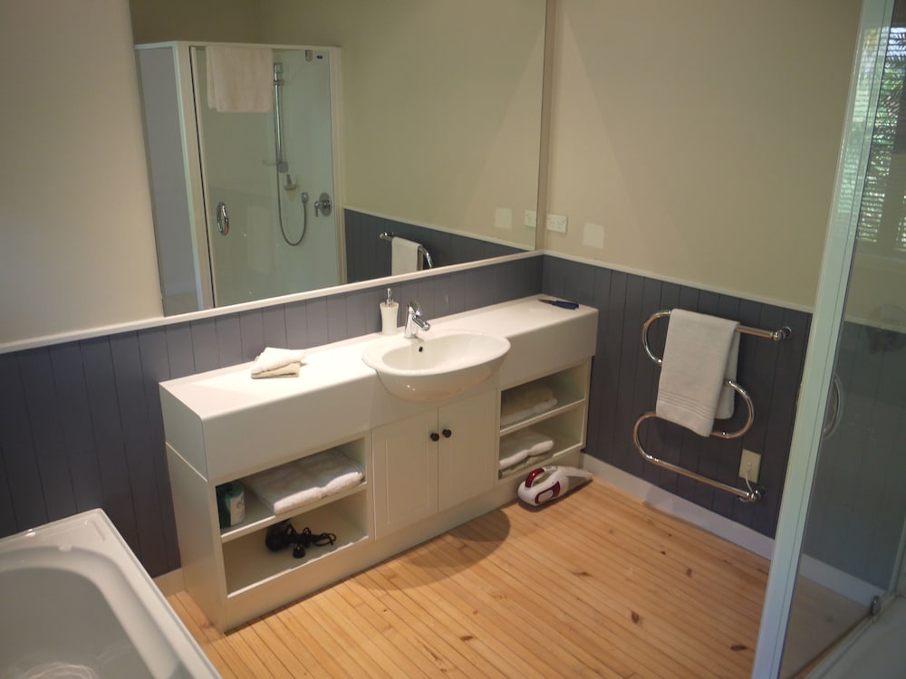 Bay of Islands Holiday Apartments 48/50