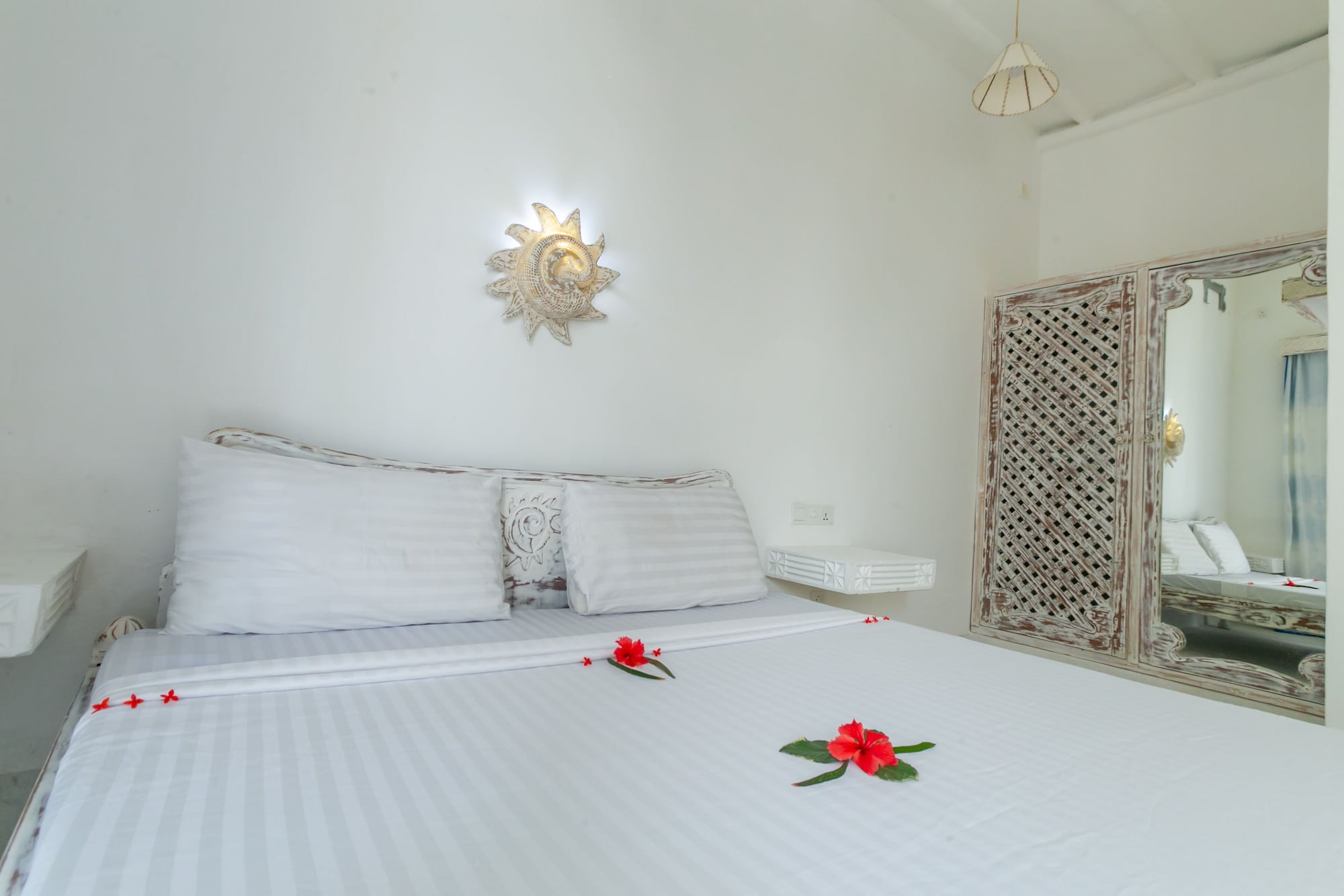 غرفة قياسية بسرير كوين بإطلالة على الحديقة
