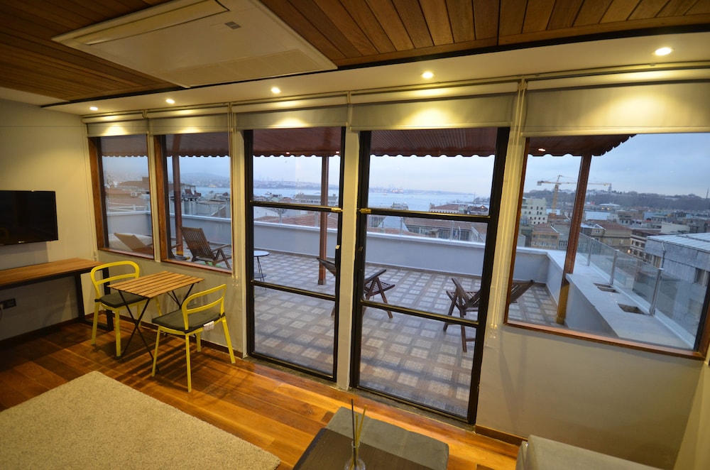 Unver Galata Apart 44/53