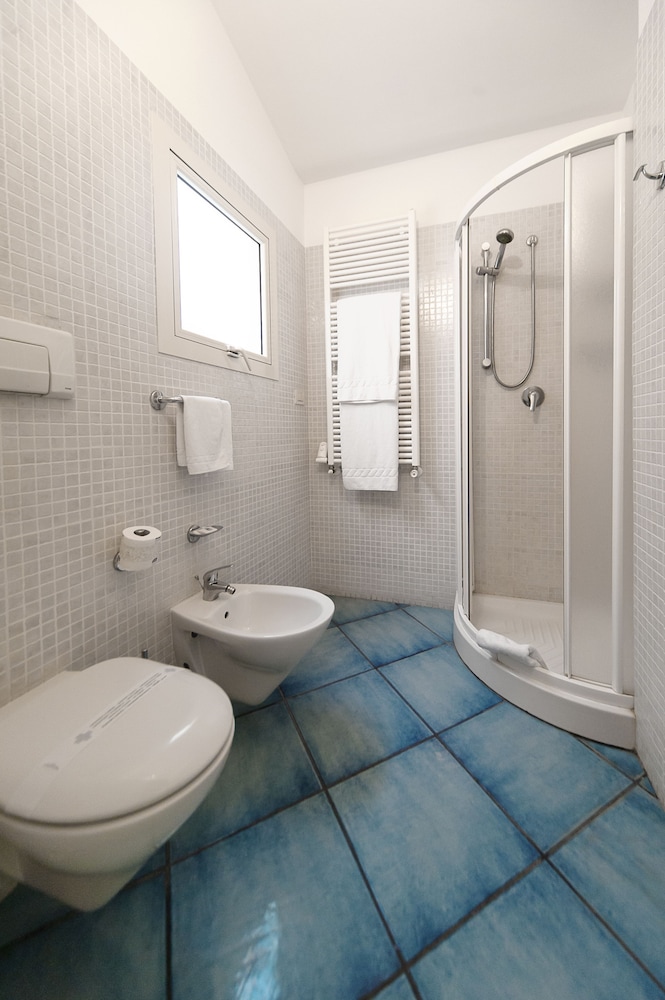 Hotel Santa Gilla 20/66