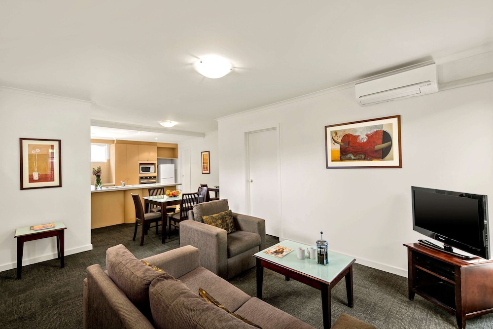 Comfort Apartments Royal Gardens 11/25