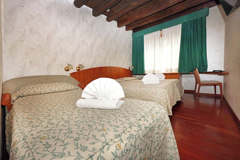 Hotel Corot 13/33