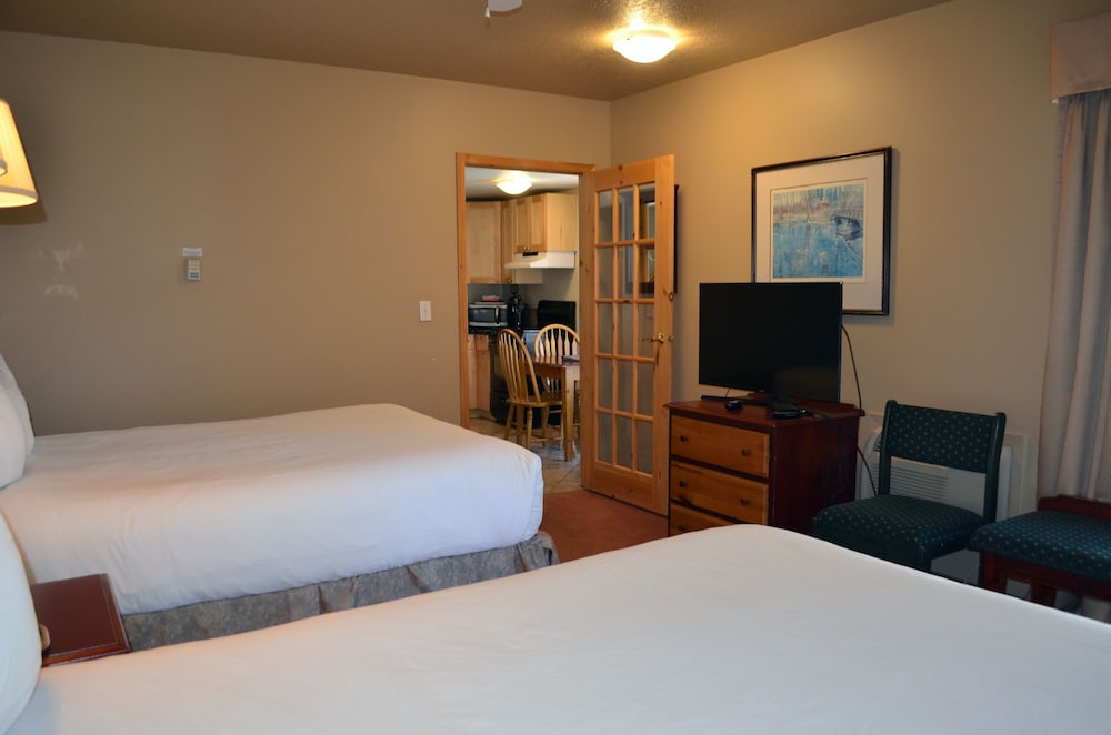 Waterton Lakes Lodge Resort 13/50