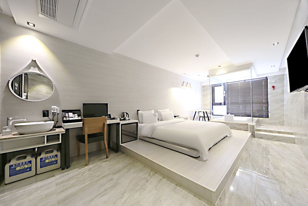 Masan Almond Hotel 12/43