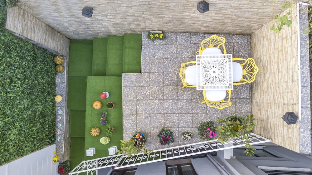 Royan Suites 4/50
