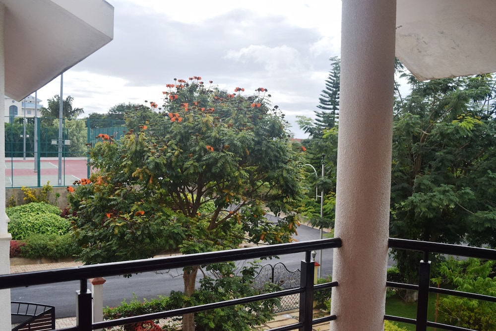 Clarks Exotica Convention Resort Spa 37/70