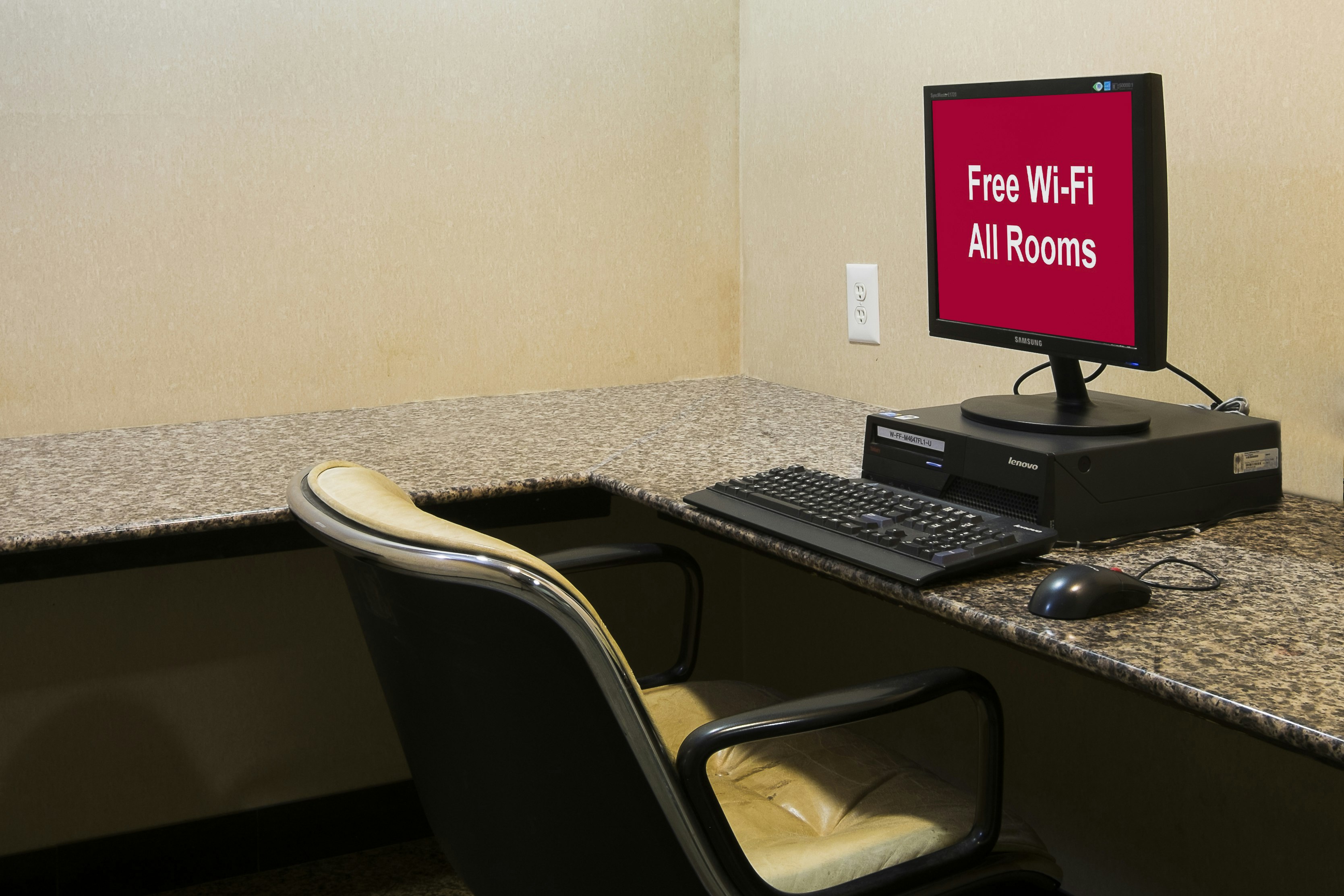 Red Roof Inn & Suites Philadelphia - Bellmawr 14/16