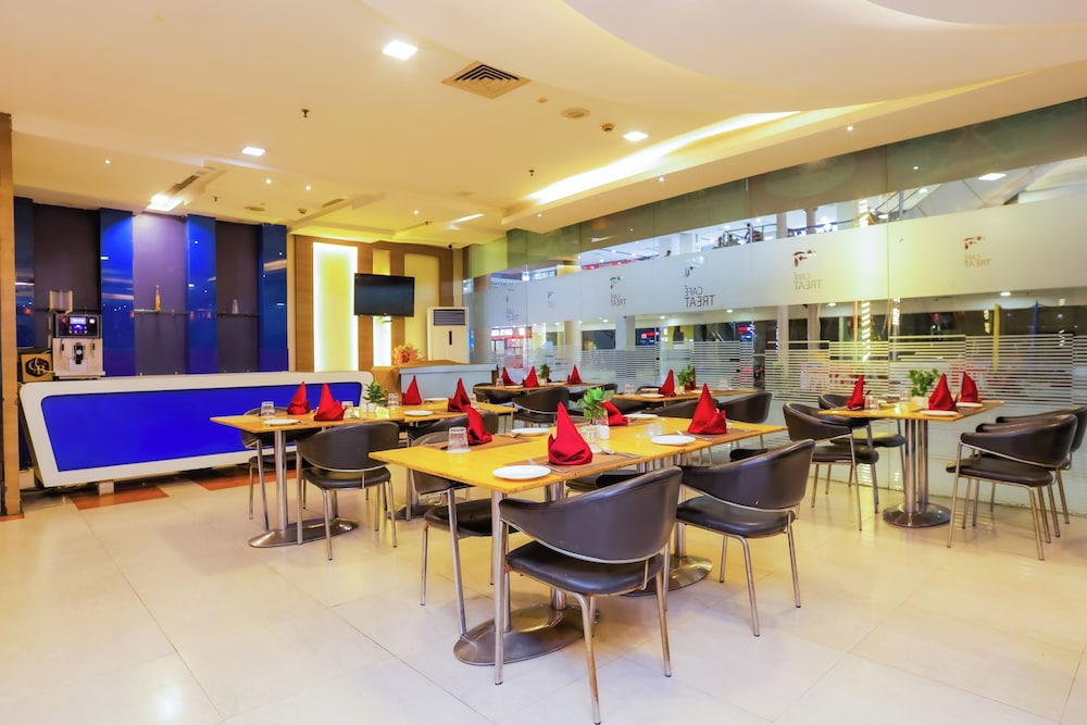 Hyphen Premier Hotel 38/50