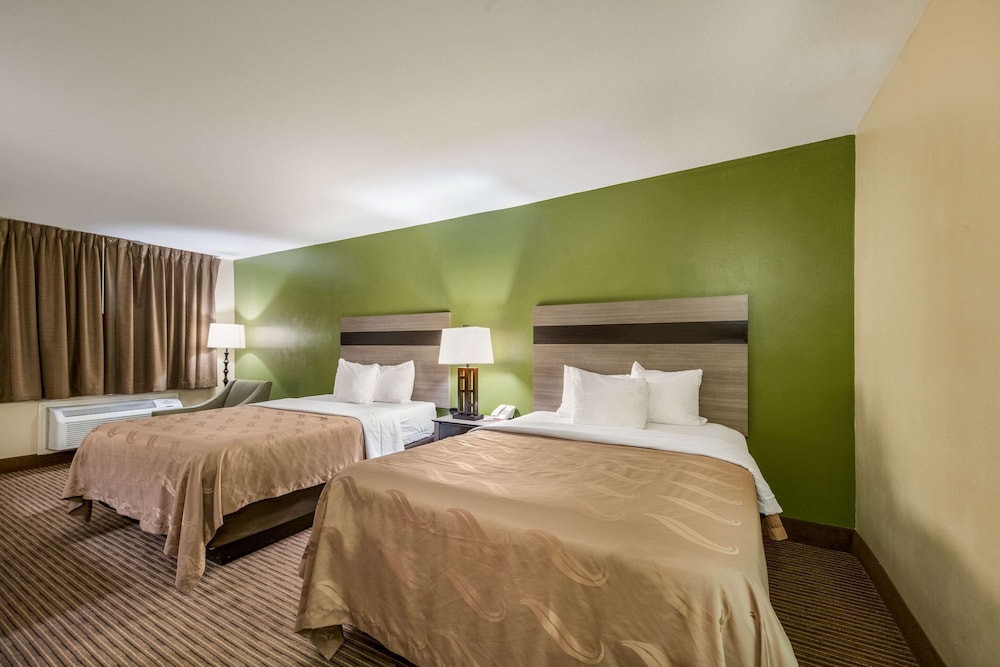 غرفة قياسية بسريرين مزدوجين للمدخنين، Quality Inn Suites Garland East Dallas 2/6