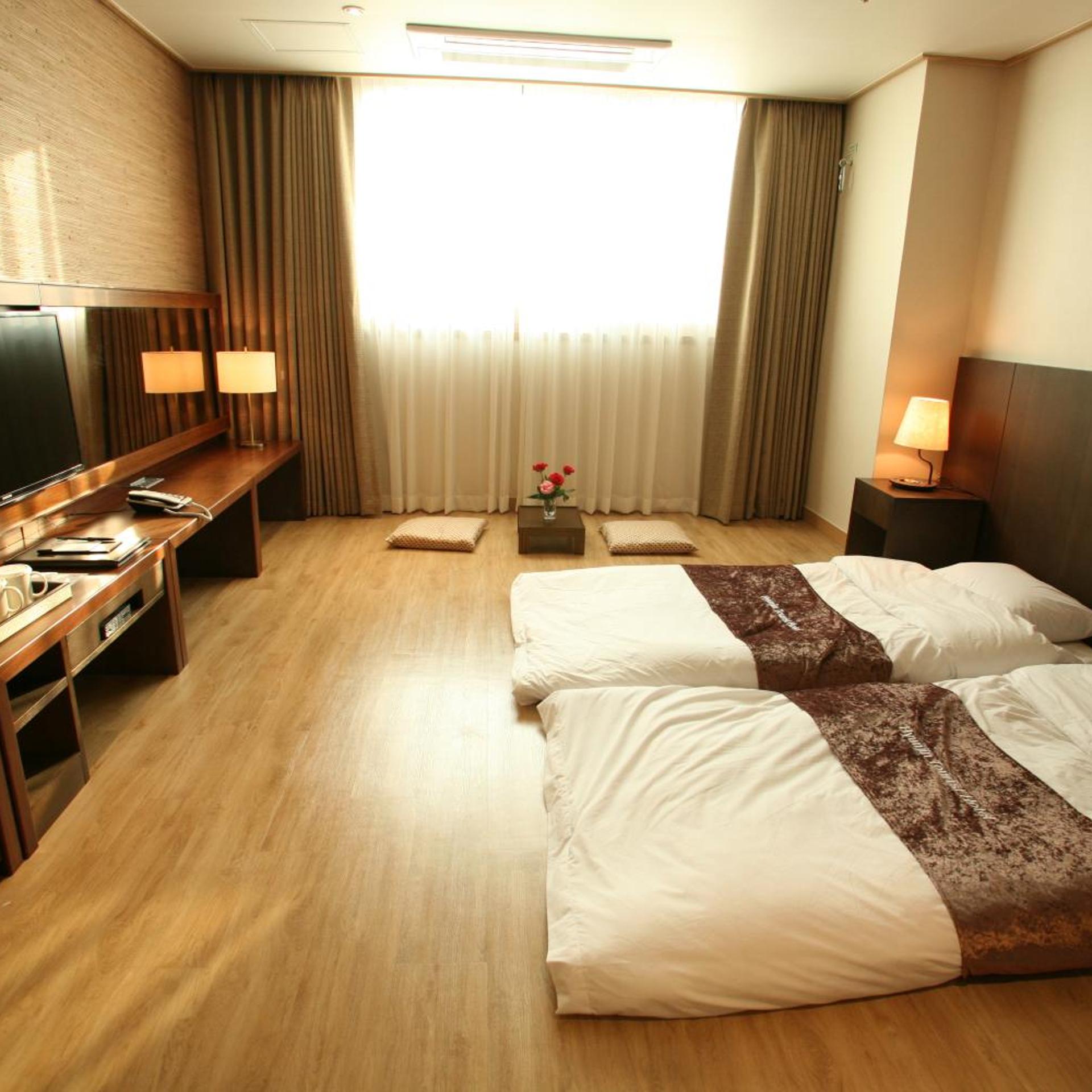 Korean, Twin Beds