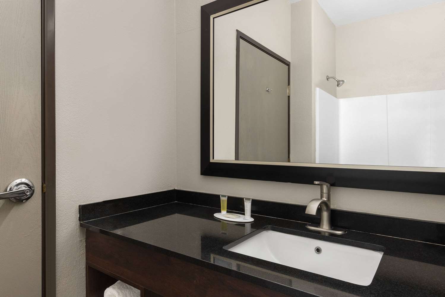 Days Inn & Suites by Wyndham Tucson/Marana 36/39