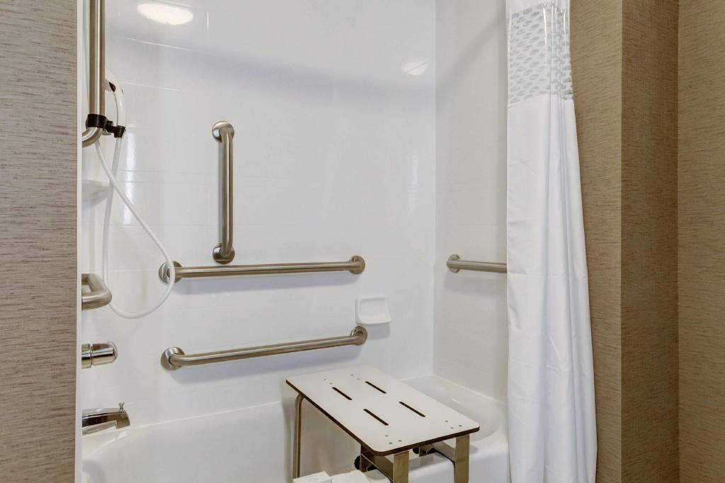استوديو بسرير كينج مع أريكة لذوي الإعاقة، Hampton Inn Poplar Bluff 5/5